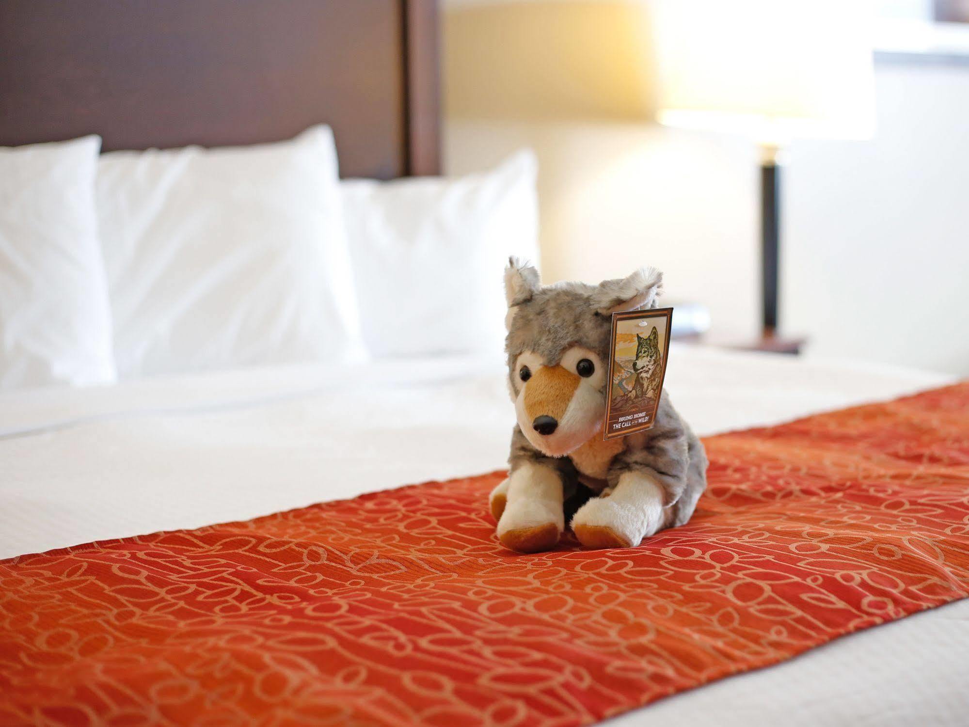 Gray Wolf Inn & Suites Запад Йеллоустон Экстерьер фото