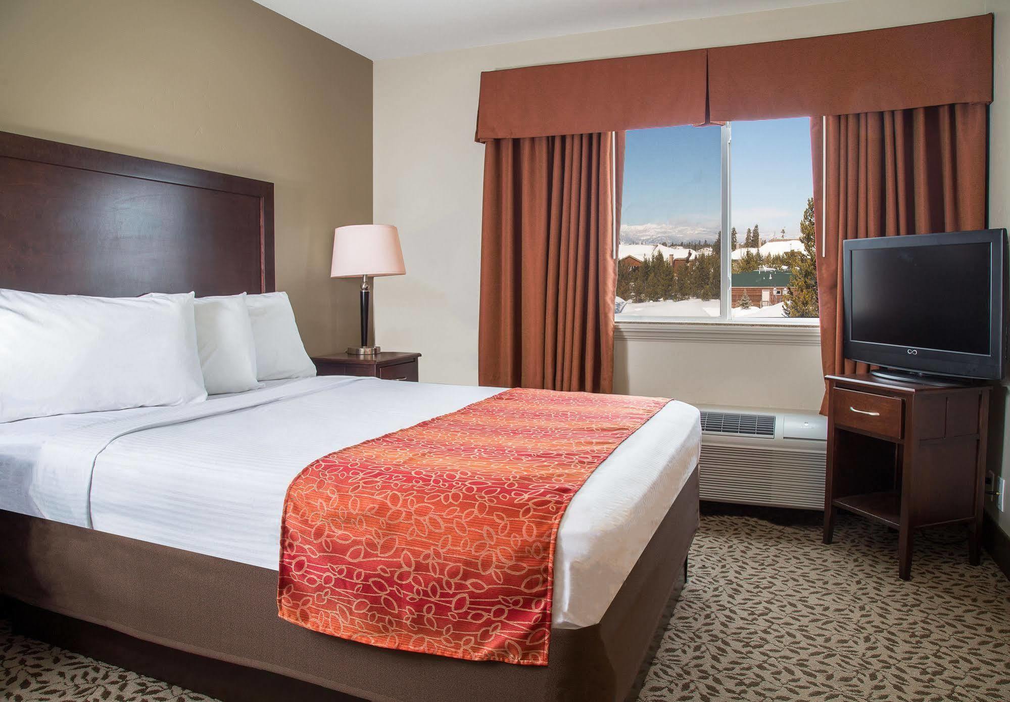 Gray Wolf Inn & Suites Запад Йеллоустон Экстерьер фото