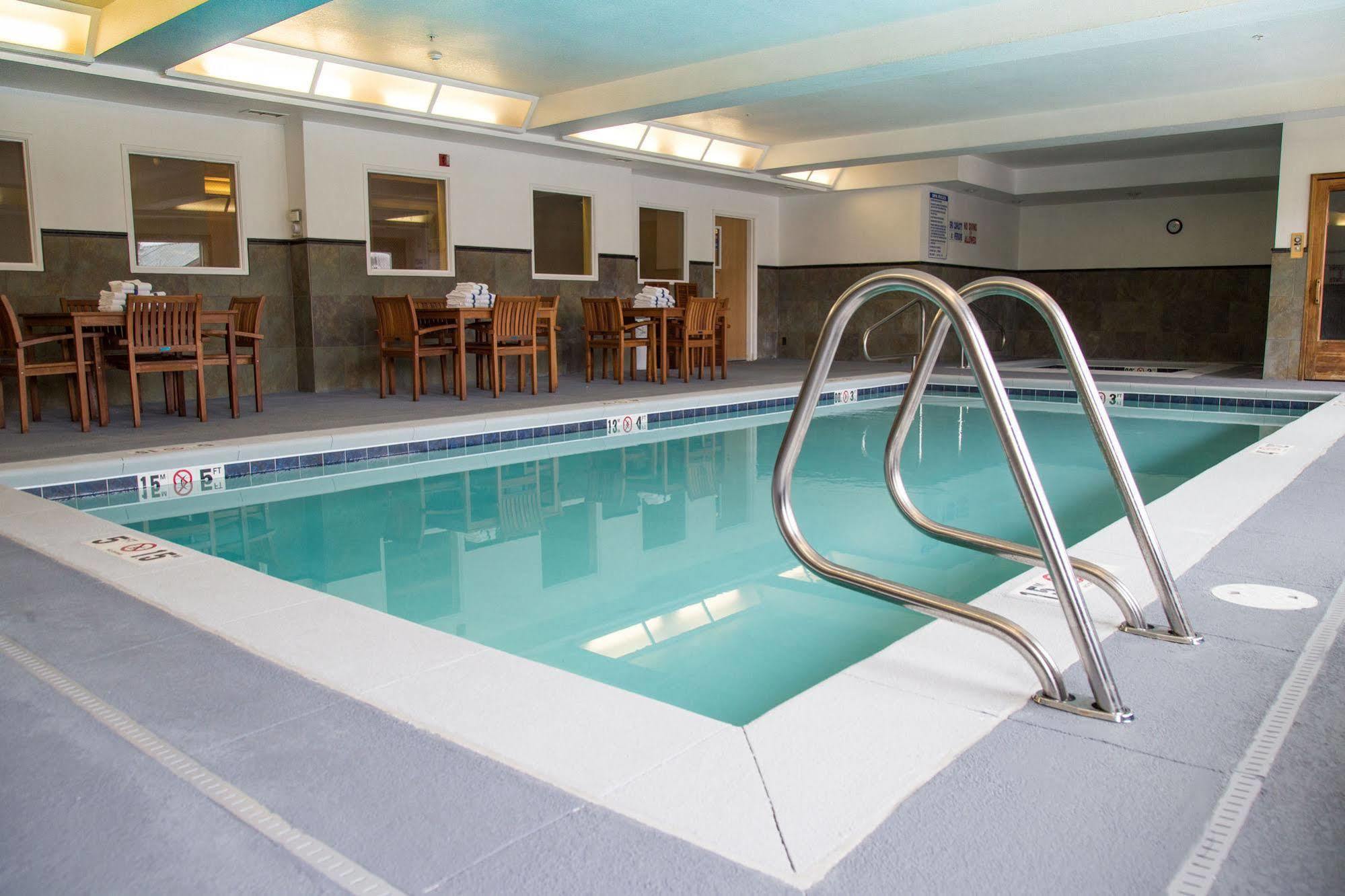 Gray Wolf Inn & Suites Запад Йеллоустон Экстерьер фото