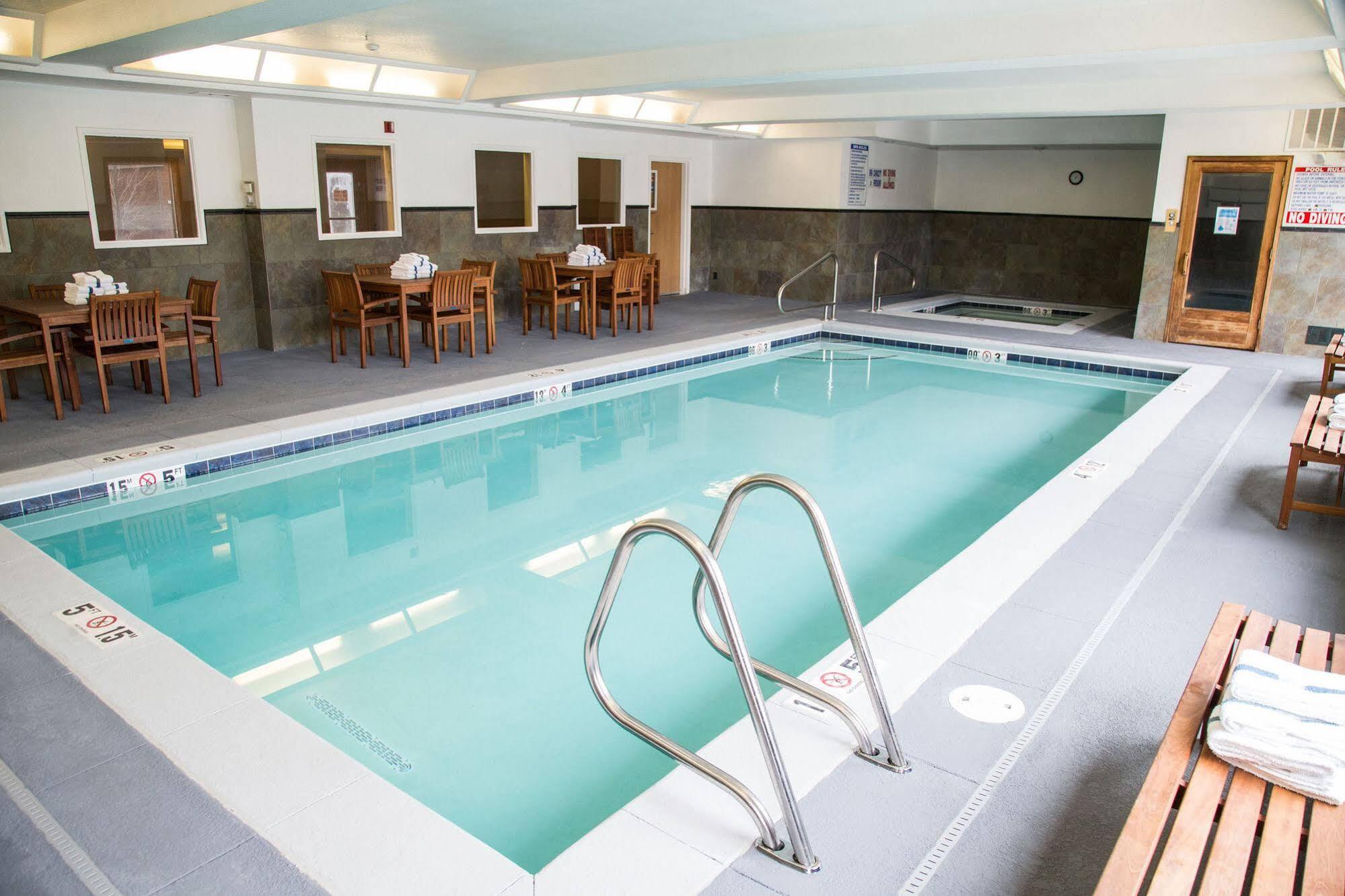 Gray Wolf Inn & Suites Запад Йеллоустон Экстерьер фото